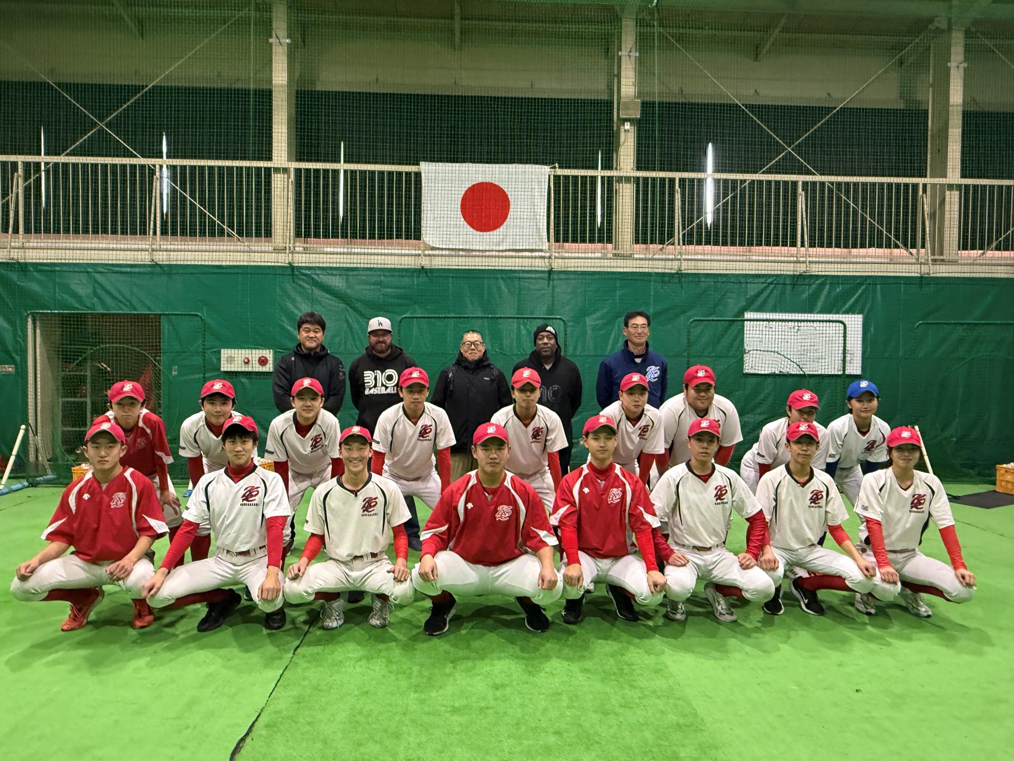 派遣される中学生チームの集合写真
