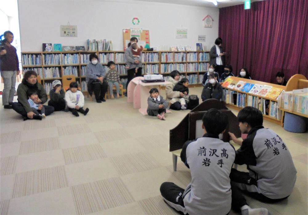 令和7年12月20日ニコニコとしょかんのようす
