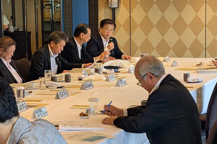 要望項目について説明する倉成市長