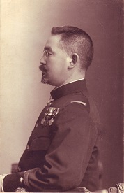 民政長官時代の後藤 新平氏が右を向いている横顔の写真