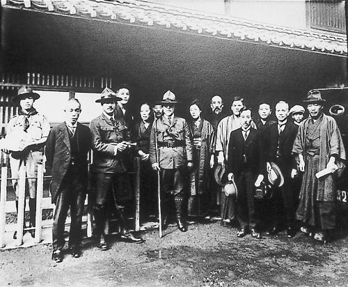 後藤総裁宇和島高野長英遺跡門前にて
