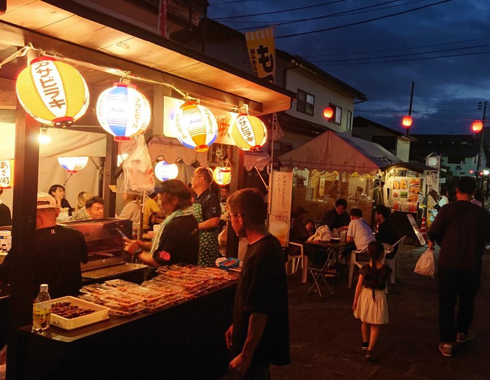 ほろ酔い横丁の様子（夜）