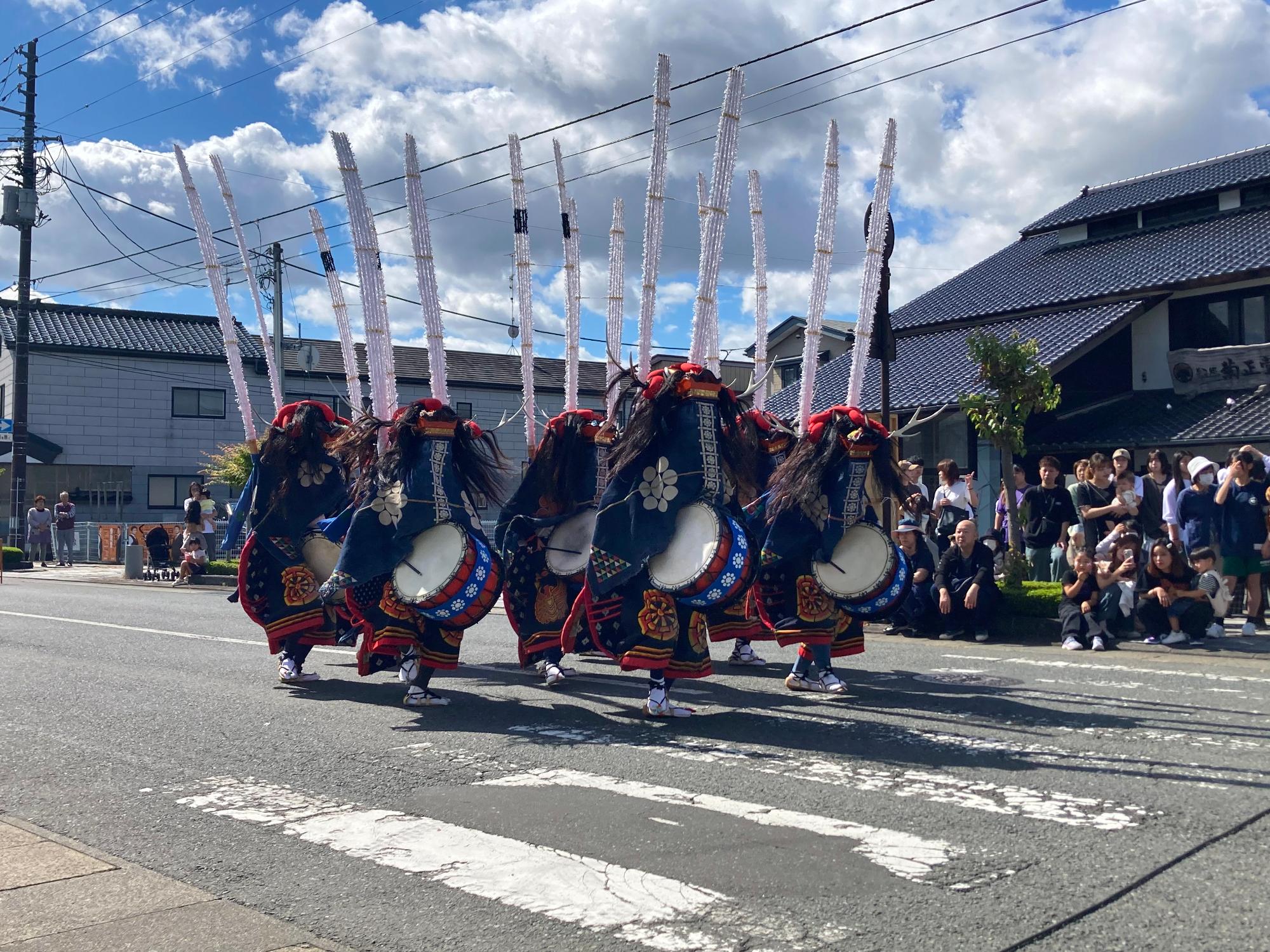 蔵まち市での鹿踊披露