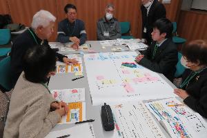 ワークショップで議論する市民の皆さん