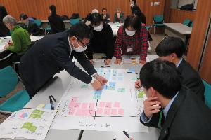 ワークショップで議論する市民の皆さん3