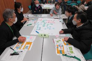 ワークショップで議論する市民の皆さん4