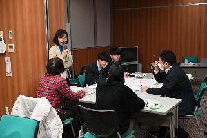 市民向けワークショップで協議する市民の皆さん