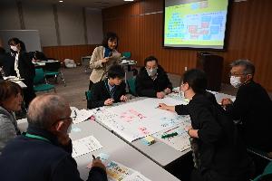 講師と一緒に考える市民の皆さん