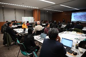 講義を受ける市民の様子