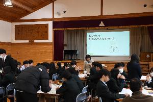 ワークショップに取り組む生徒の様子2