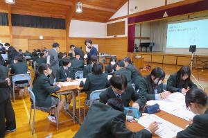 ワークショップに取り組む生徒の様子9