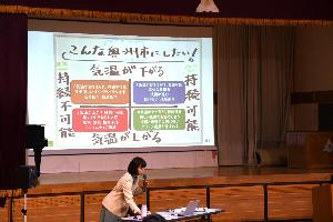 ワークショップの説明している様子