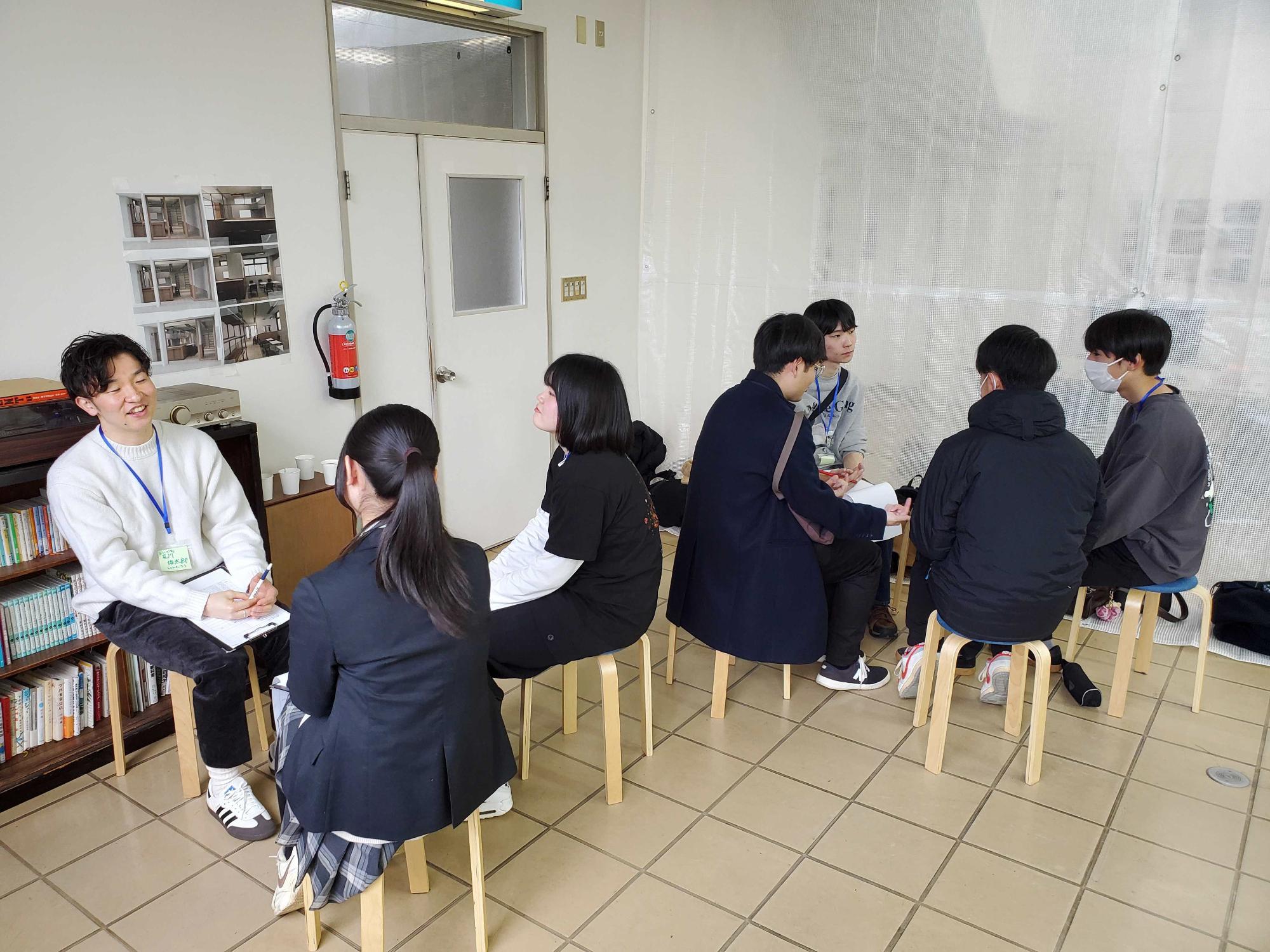 進路探究相談カフェの様子