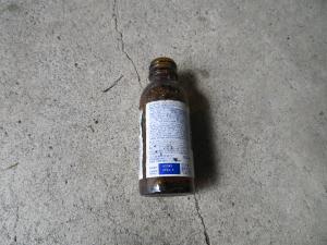 茶色い栄養ドリンクのビンの写真