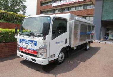 熱中症予防のステッカーを貼り付けた車両