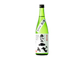 グリーン系の透明な瓶に、「奥州光一代」筆で書かれた文字が印刷されたラベルが貼られた日本酒「奥州光一代」の商品の写真