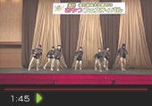 舞台上で子供たちが踊っている、Let's Dancing 〜走馬灯料理篇〜動画のキャプチャ画像