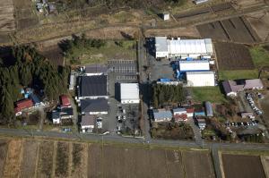 周りが住宅や田んぼに囲まれた胆沢東南部工業団地を上空から写した写真