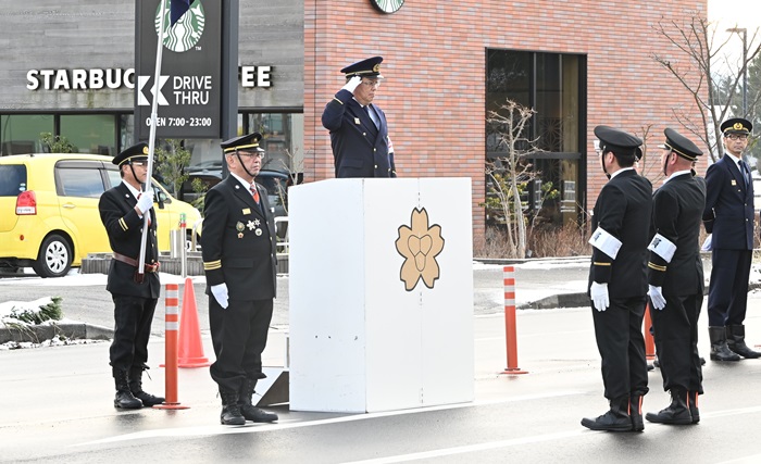 出初式に出席する倉成市長