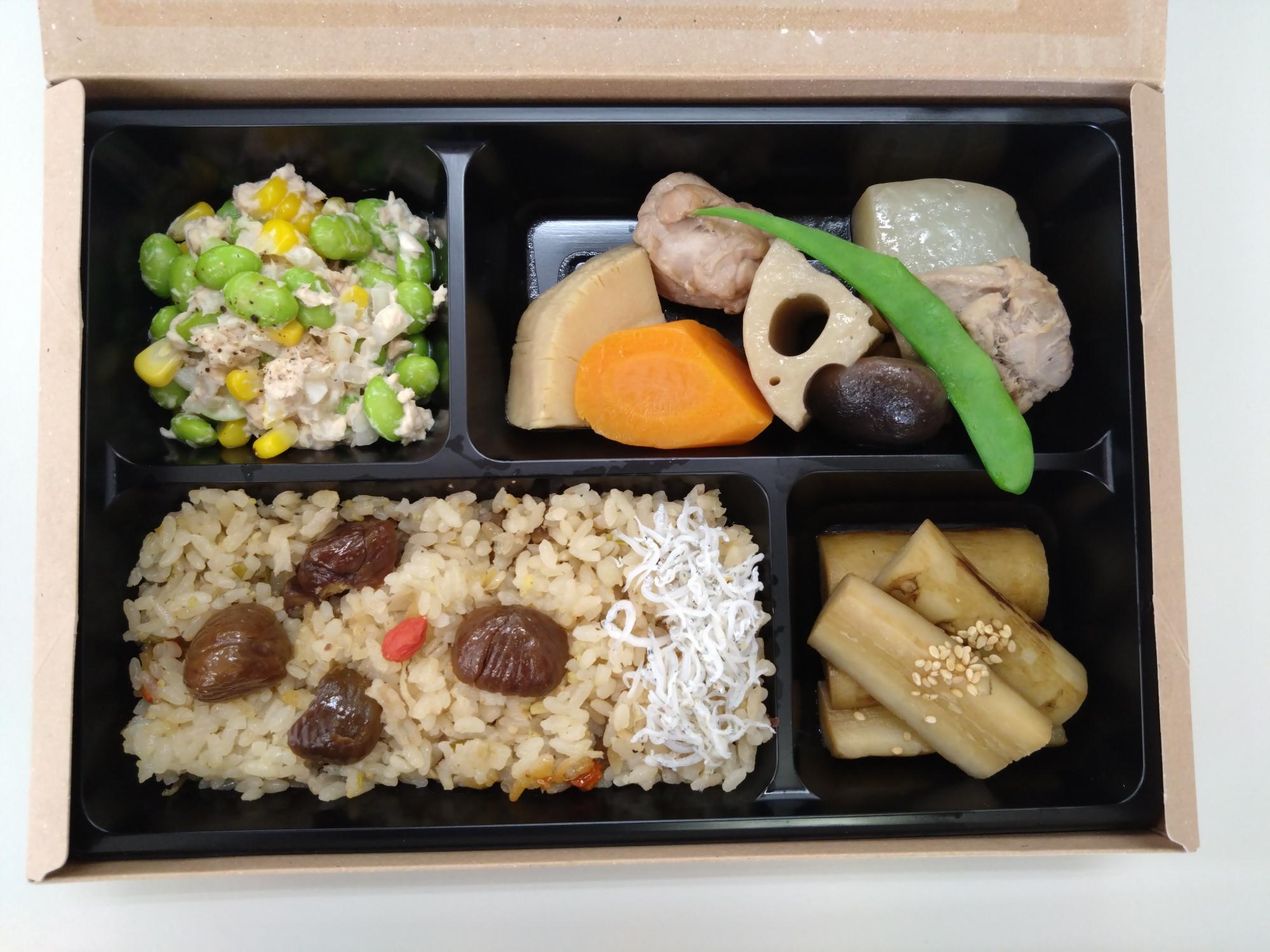 お弁当（筑前煮など）